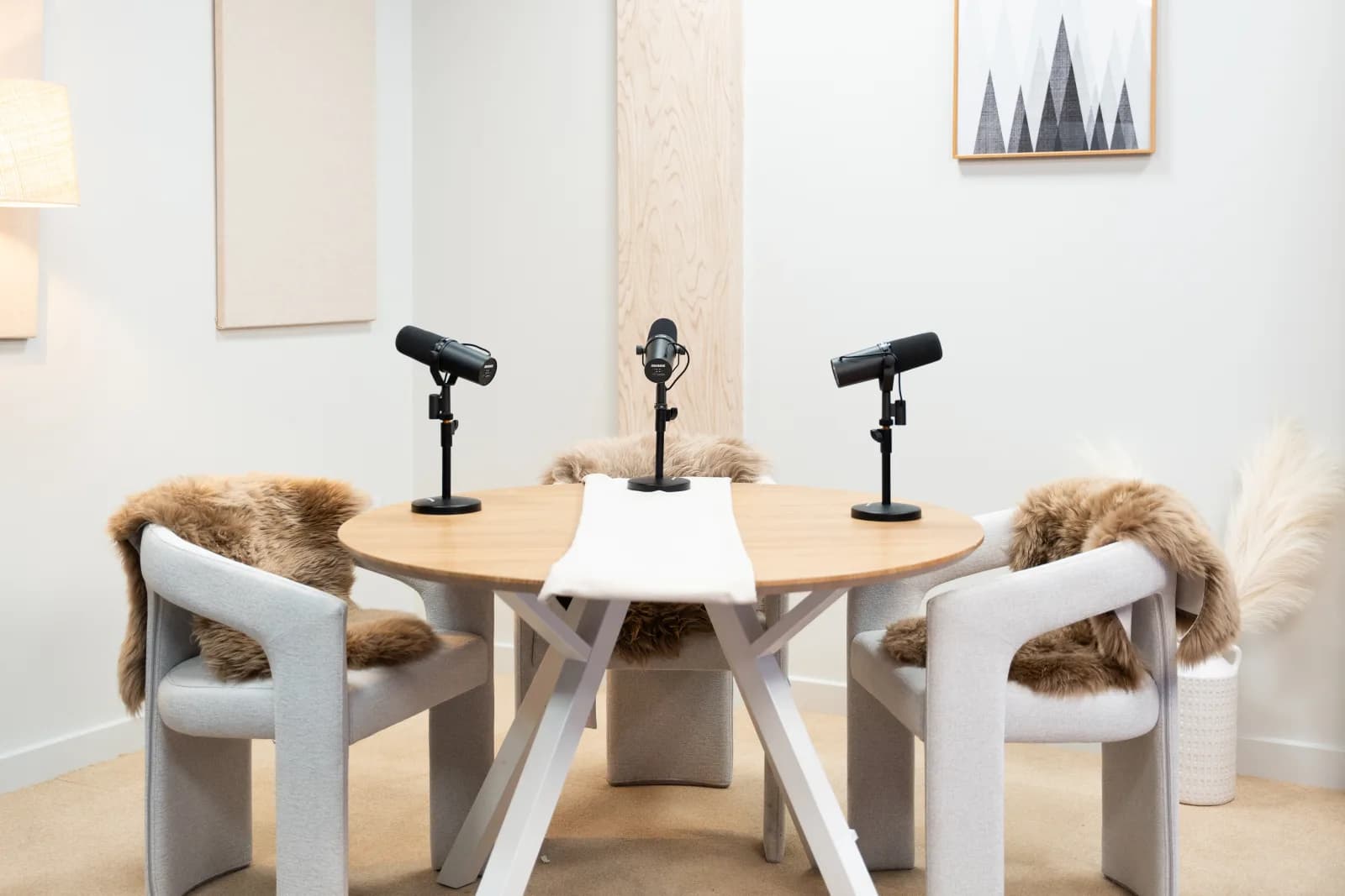 The big one, Round table set-up